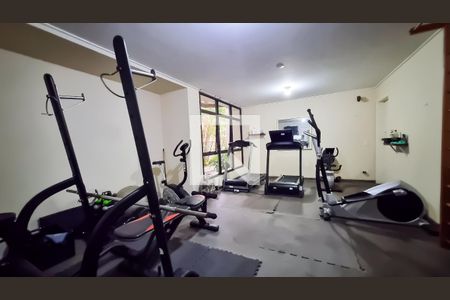 Apartamento à venda com 196m², 3 quartos e 3 vagas Apartamento à venda com 196m², 3 quartos e 3 vagasÁrea comum - Academia