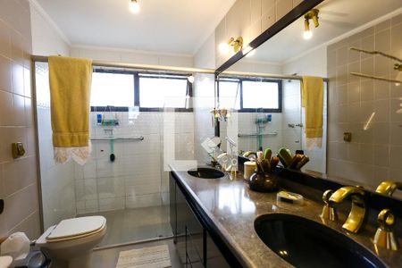 Apartamento à venda com 196m², 3 quartos e 3 vagas Apartamento à venda com 196m², 3 quartos e 3 vagasBanheiro da Suíte 2