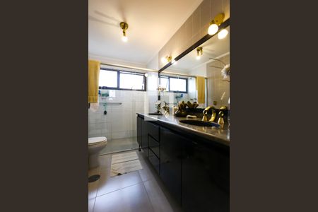 Apartamento à venda com 196m², 3 quartos e 3 vagas Apartamento à venda com 196m², 3 quartos e 3 vagasBanheiro da Suíte 2