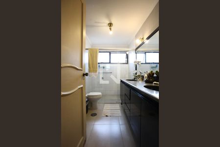 Apartamento à venda com 196m², 3 quartos e 3 vagas Apartamento à venda com 196m², 3 quartos e 3 vagasBanheiro da Suíte 2