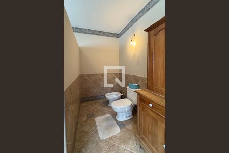 Casa de condomínio à venda com 450m², 4 quartos e 6 vagasBanheiro da Suíte 1