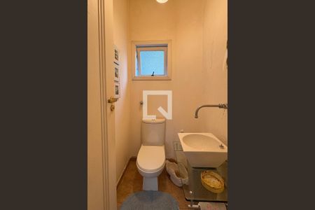 Casa de condomínio à venda com 450m², 4 quartos e 6 vagasLavabo