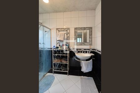 Casa de condomínio à venda com 450m², 4 quartos e 6 vagasBanheiro da Suíte 4