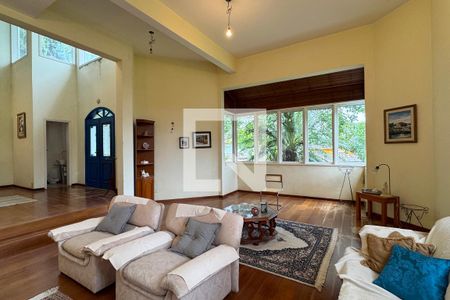 Casa de condomínio à venda com 450m², 4 quartos e 6 vagasSala