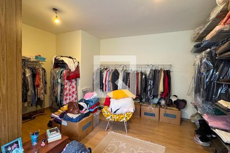 Casa de condomínio à venda com 450m², 4 quartos e 6 vagasCloset da suíte 1