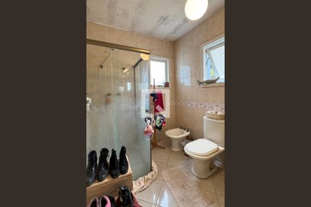 Casa de condomínio à venda com 450m², 4 quartos e 6 vagasBanheiro da Suíte 2