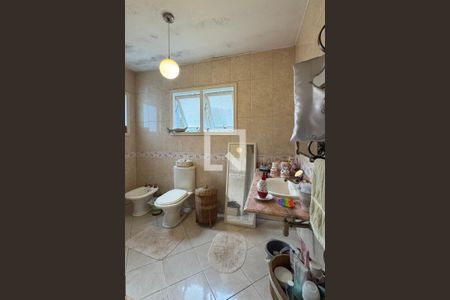 Casa de condomínio à venda com 450m², 4 quartos e 6 vagasBanheiro da Suíte 2