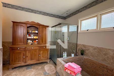 Casa de condomínio à venda com 450m², 4 quartos e 6 vagasBanheiro da Suíte 1