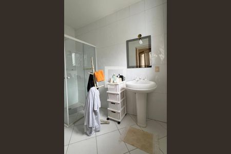 Casa de condomínio à venda com 450m², 4 quartos e 6 vagasBanheiro da Suíte 3
