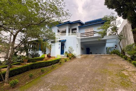 Casa de condomínio à venda com 450m², 4 quartos e 6 vagasFachada