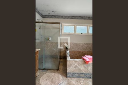 Casa de condomínio à venda com 450m², 4 quartos e 6 vagasBanheiro da Suíte 1