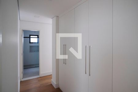 Casa de condomínio à venda com 800m², 5 quartos e 10 vagasCloset suíte 2