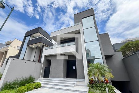 Casa de condomínio à venda com 800m², 5 quartos e 10 vagasFachada + plaquinha