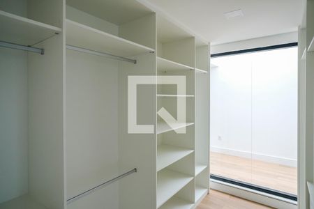 Casa de condomínio à venda com 800m², 5 quartos e 10 vagasCloset suíte 1