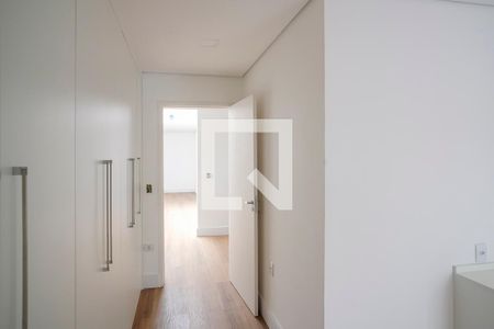 Casa de condomínio à venda com 800m², 5 quartos e 10 vagasCloset suíte 3