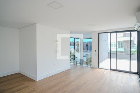 Casa de condomínio à venda com 800m², 5 quartos e 10 vagasVaranda