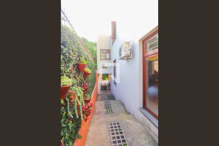 Casa à venda com 330m², 4 quartos e 3 vagas Casa à venda com 330m², 4 quartos e 3 vagasÁrea comum