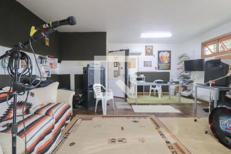 Casa à venda com 330m², 4 quartos e 3 vagas Casa à venda com 330m², 4 quartos e 3 vagasÁrea comum