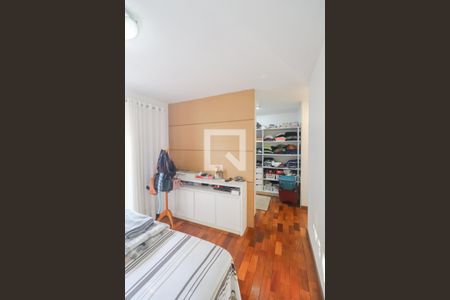 Casa à venda com 330m², 4 quartos e 3 vagas Casa à venda com 330m², 4 quartos e 3 vagasQuarto 1