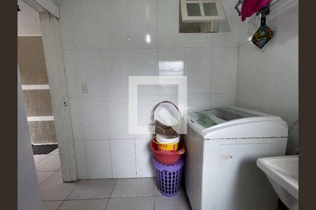 Casa à venda com 149m², 3 quartos e 3 vagas Casa à venda com 149m², 3 quartos e 3 vagasLavanderia