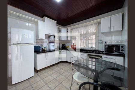 Casa à venda com 149m², 3 quartos e 3 vagas Casa à venda com 149m², 3 quartos e 3 vagasCozinha