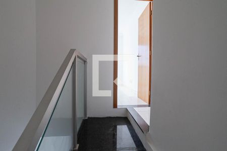 Escada de casa à venda com 3 quartos, 125m² em Copacabana, Belo Horizonte