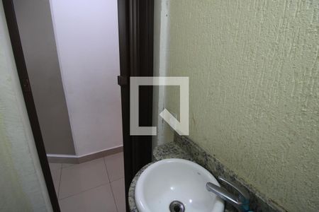 Casa de condomínio à venda com 170m², 3 quartos e 2 vagasLavabo