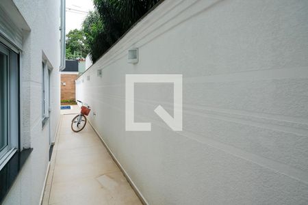 Casa de condomínio à venda com 420m², 3 quartos e 4 vagasCorredor lateral 1