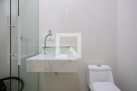 Casa de condomínio à venda com 420m², 3 quartos e 4 vagasBanheiro área de serviço