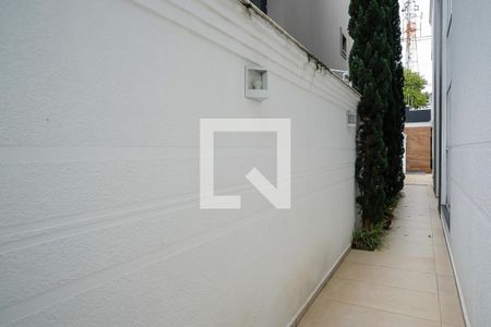 Casa de condomínio à venda com 420m², 3 quartos e 4 vagasCorredor lateral 2