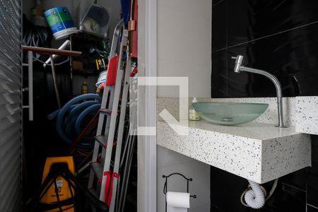 Casa de condomínio à venda com 420m², 3 quartos e 4 vagasBanheiro da piscina