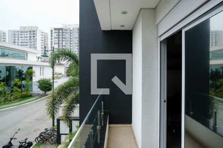 Casa de condomínio à venda com 420m², 3 quartos e 4 vagasVaranda suíte 3