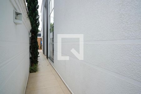 Casa de condomínio à venda com 420m², 3 quartos e 4 vagasCorredor lateral 2
