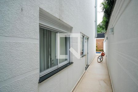 Casa de condomínio à venda com 420m², 3 quartos e 4 vagasCorredor lateral 1