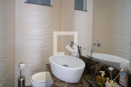 Casa de condomínio à venda com 420m², 3 quartos e 4 vagasLavabo