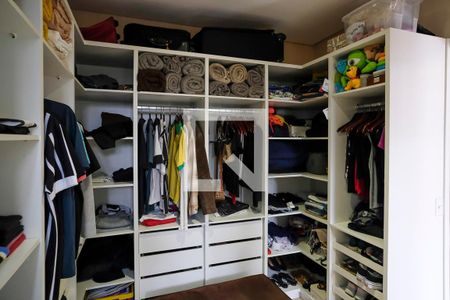 Casa de condomínio à venda com 420m², 3 quartos e 4 vagasCloset suíte 1