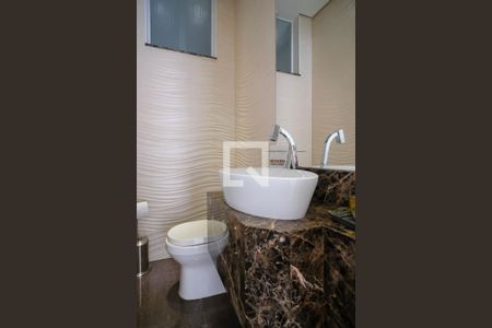 Casa de condomínio à venda com 420m², 3 quartos e 4 vagasLavabo