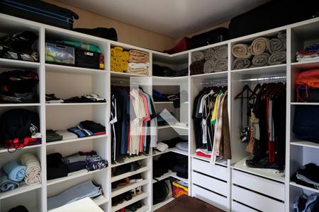 Casa de condomínio à venda com 420m², 3 quartos e 4 vagasCloset suíte 1