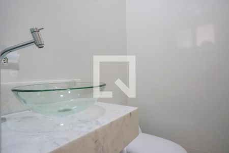 Casa de condomínio à venda com 420m², 3 quartos e 4 vagasBanheiro área de serviço