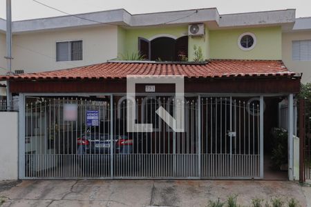 Casa à venda com 113m², 3 quartos e 3 vagasFachada + plaquinha