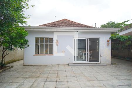 Casa à venda com 152m², 5 quartos e 3 vagasFachada  Fundos