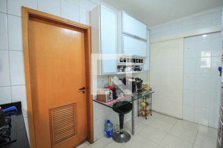 Apartamento à venda com 123m², 3 quartos e 3 vagas Apartamento à venda com 123m², 3 quartos e 3 vagasCozinha