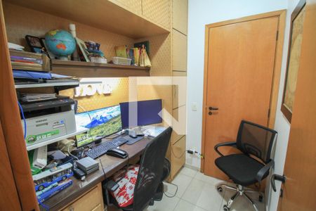 Apartamento à venda com 123m², 3 quartos e 3 vagas Apartamento à venda com 123m², 3 quartos e 3 vagasEscritório