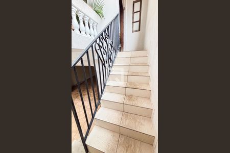 Casa para alugar com 280m², 3 quartos e 4 vagasEscada