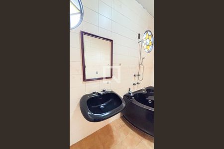 Casa para alugar com 280m², 3 quartos e 4 vagasBanheiro da Suíte