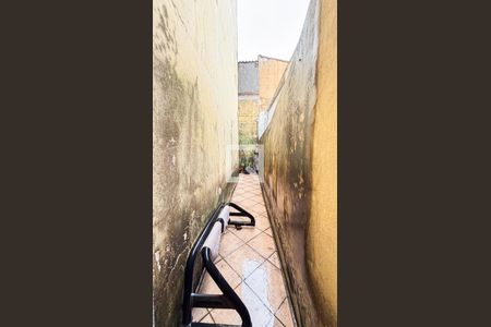 Casa para alugar com 280m², 3 quartos e 4 vagasEscada - Quintal