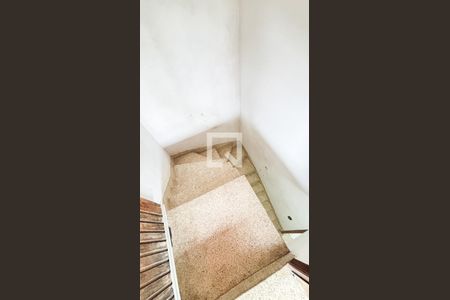 Casa para alugar com 280m², 3 quartos e 4 vagasEscada