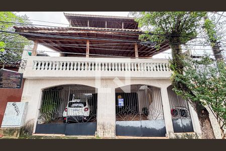Casa para alugar com 280m², 3 quartos e 4 vagasFachada