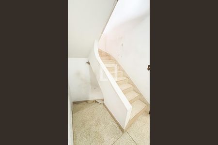 Casa para alugar com 280m², 3 quartos e 4 vagasEscada