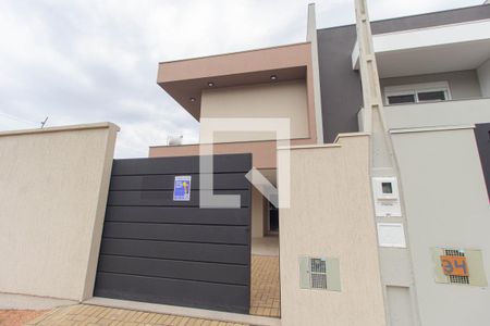 Casa à venda com 180m², 3 quartos e 2 vagas Casa à venda com 180m², 3 quartos e 2 vagasFachada